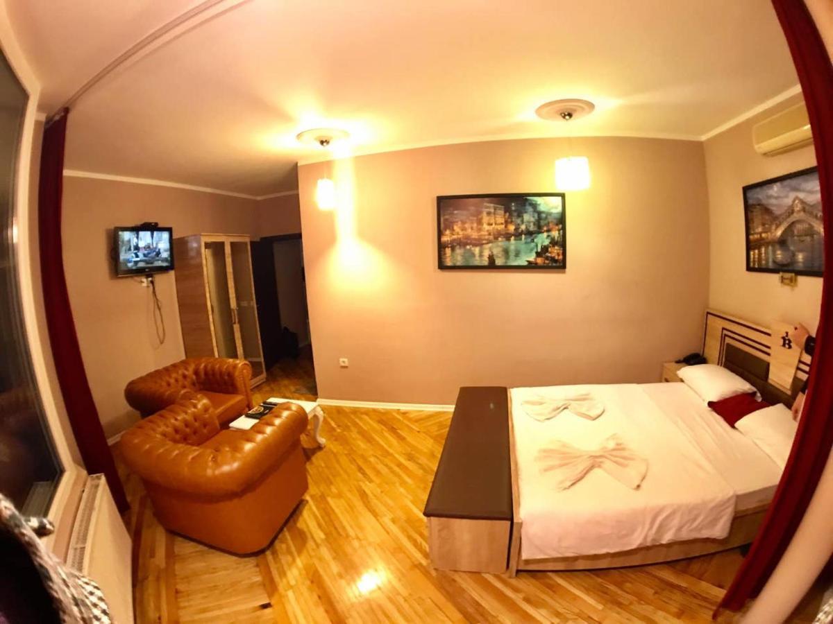 Hotel Bavaria Pristina Exterior photo